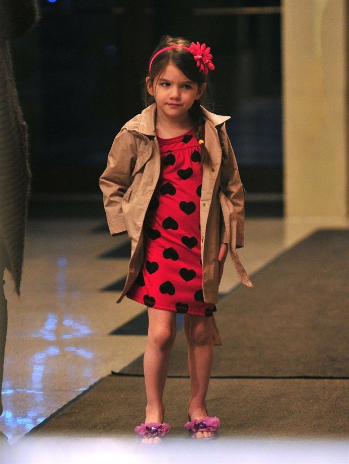 La Pequeña Suri Cruise Por Las Calles De Manhattan 