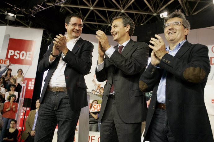 De Izquierda A Derecha: Óscar López, Rodríguez Zapatero Y Francisco Fernández