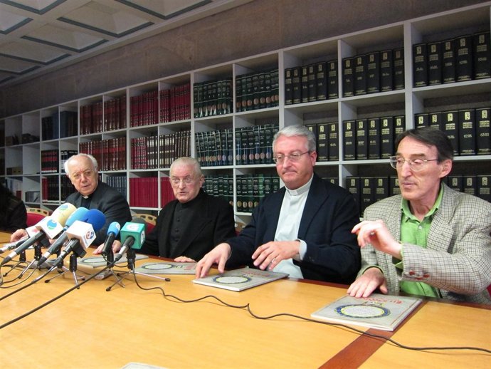Presentación Del Acto Del 800 Aniversario De La Catedral De Santiago