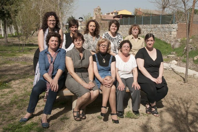 Mariola Barbado (Arriba, 2I), Con Su Equipo, Todas Ellas Mujeres.