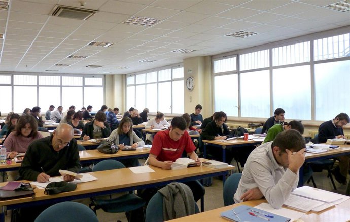 La Biblioteca De UNED Pamplona Amplía Su Horario De Apertura.