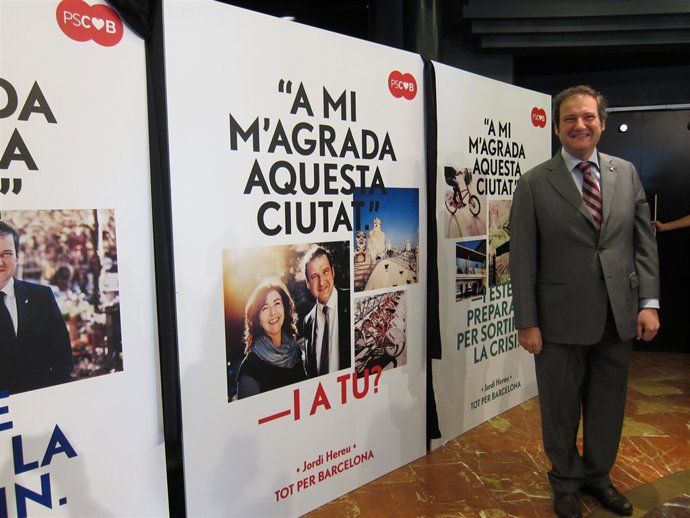 Jordi Hereu Ante Tres Carteles De Campaña