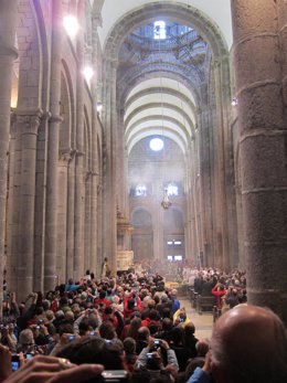 Misa De La Dedicación Que Conmemora El 800 Aniversario De La Catedral