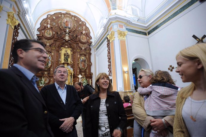 Miró Visita La Iglesia De San Jaime Y Santa Ana De Benidorm.