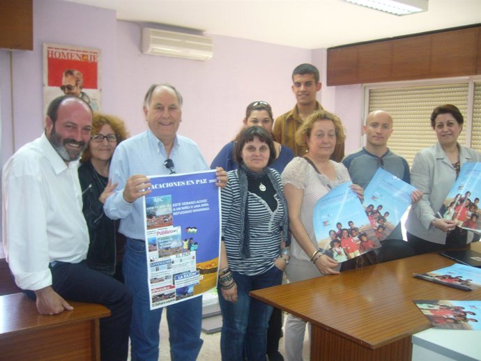 IU Con Asociaciones De Ayuda Al Sáhara