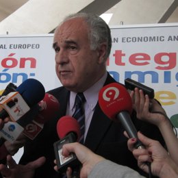 Rafael Blasco atendiendo a los medios de comunicación