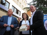 Sáenz de Santamaría dice que Rubalcaba está "preocupado" por "su futuro y su empleo personal"