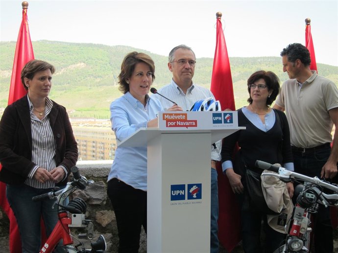 Los Candidatos De UPN Yolanda Barcina Y Enrique Maya.