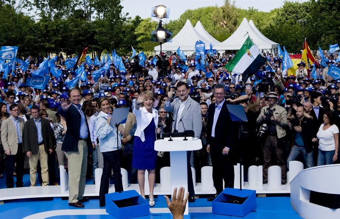 MARIANO RAJOY CON ALBERTO RUIZ GALLARDON Y ESPERANZA AGUIRRE EN EL MITIN DE MADR