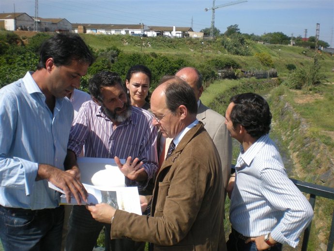 Diaz Trillo Durante La Visita