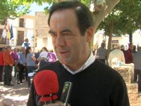 Bono ve "con optimismo" la campaña electoral pese "a las encuestas de fogueo que publican algunos"