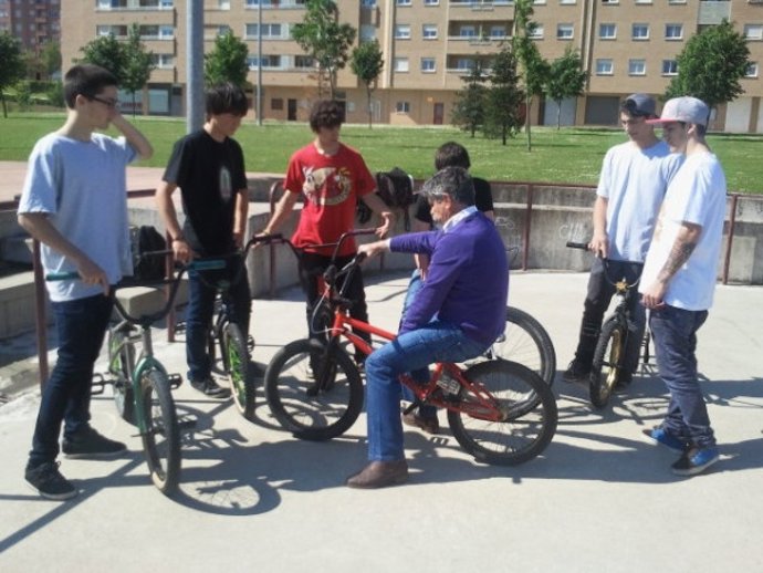 Ángel Varea Durante Su Visita Con Los Jóvenes De El Cubo
