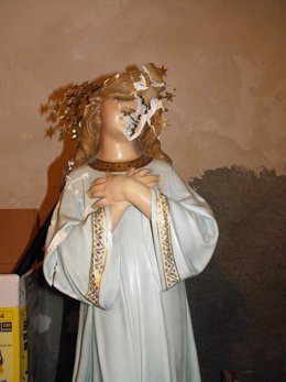 Imagen De Virgen Destrozada De La Iglesia De Navalcarnero
