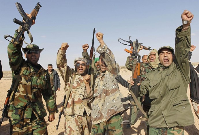 Soldados Leales A Muamar Gadafi Celebran Las Últimas Victorias