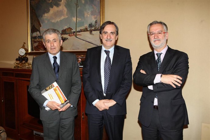 Ministro De Trabajo, Valeriano Gómez, Y Los Colegios De Economistas