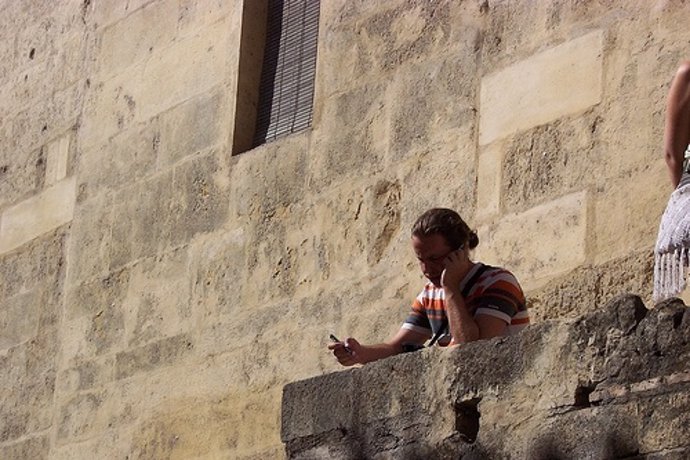 Hombre Hablando Por Teléfono Por Juandesant CC Flickr 