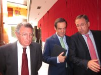 Bono pide al PP "prescindir" de Aznar en campaña para "no darle a ETA la alegría de que estemos divididos"