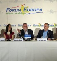 Torrijos pide a PP que firme ante notario que cumplirá la Ley Electoral tras pedir "vulnerar la norma"