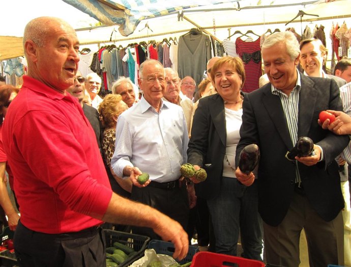 Arenas, Durante Su Visita Al Mercadillo De Antas (Almería) 