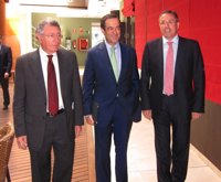 Bono pide al PP "prescindir" de Aznar en campaña para "no darle a ETA la alegría de que estemos divididos"