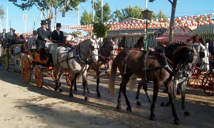 Una Pareja De Gays Expulsada De Una Caseta Por Bailar Sevillanas