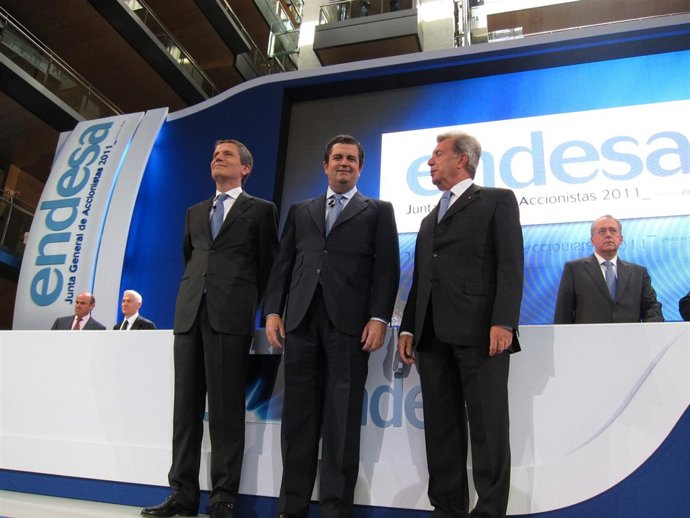 El Presidente De Endesa, Borja Prado, En El Centro De La Imagen