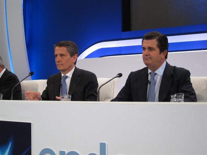 El Presidente De Endesa, Borja Prado, En El Centro De La Imagen