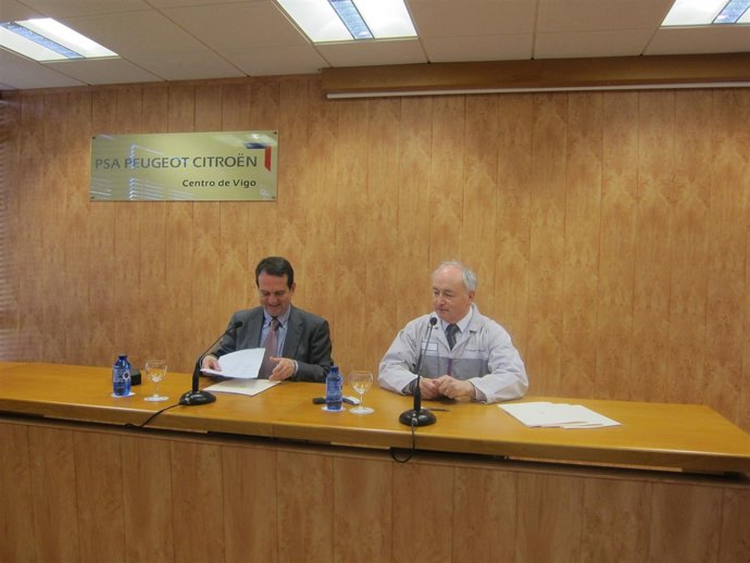 El Alcalde De Vigo, Abel Caballero (Iqda), Y El Director De PSA Vigo.