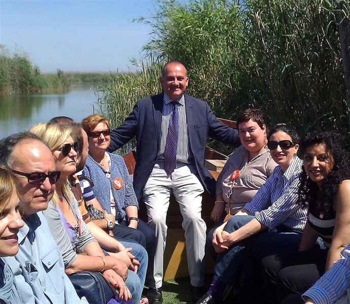 Calabuig Con Miembros De Su Candidatura En El Palmar.