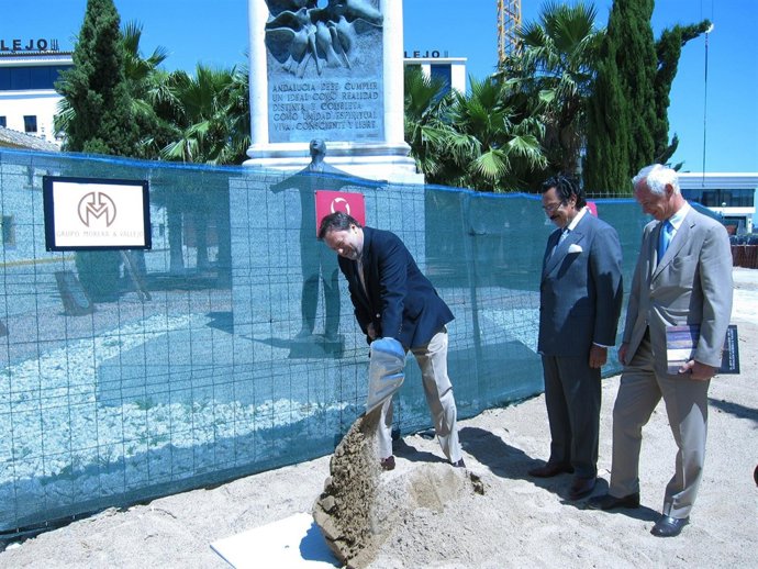 Acto De Colocación De La Primera Piedra Del Nuevo Hotel Accor En Sevilla