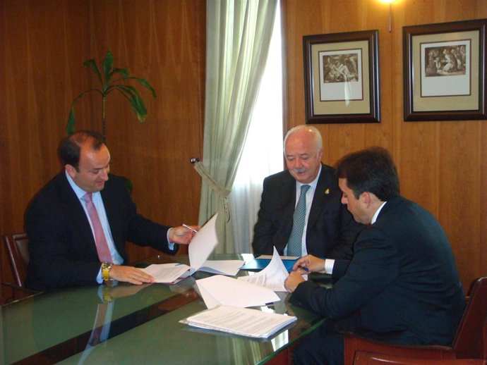 Nota De Prensa Y Fotografías Convenio Promoción Tenerife. Viceconsejería De Turi