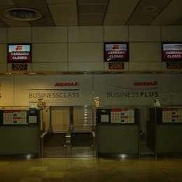 aeropuerto barajas checkin cartel terminal