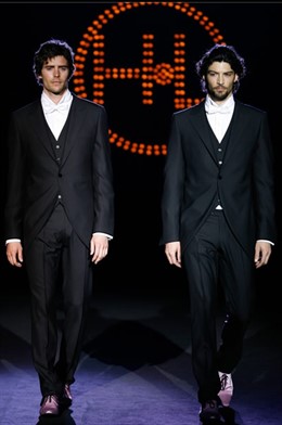 Modelos Con Los Diseños De Hannibal Laguna 