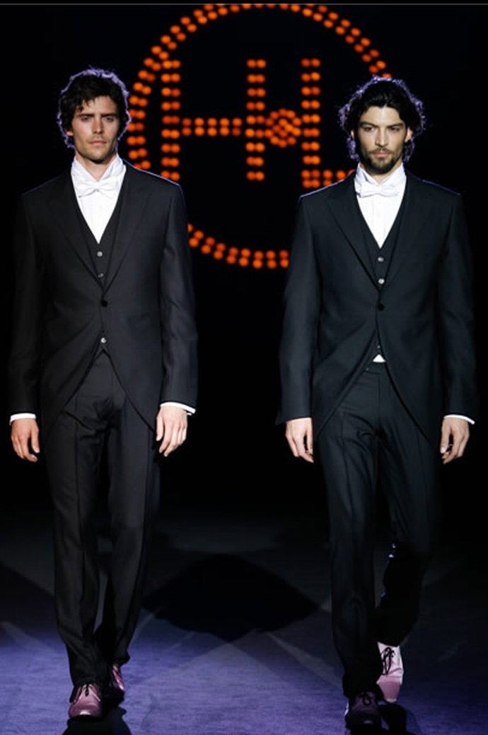 Modelos Con Los Diseños De Hannibal Laguna 