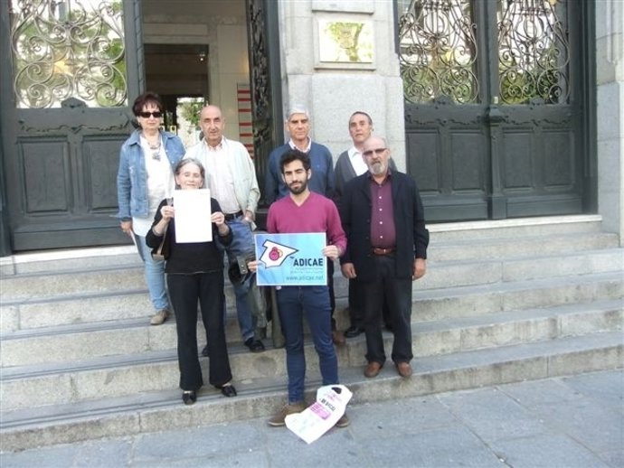 Afectados Filatélicos A Las Puertas Del CGPJ