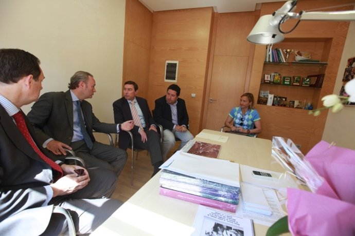 Alberto Favra Con Mario Flores En La Reunión