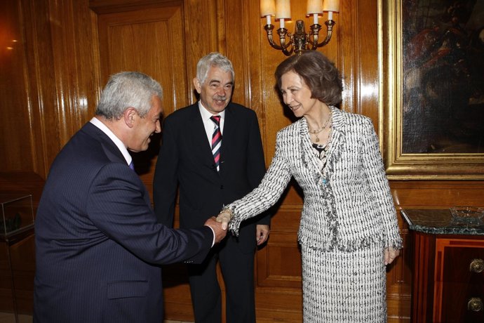 Bertino Velasco (I), Pasqual Maragall (C) Y Su Majestad La Reina (D)