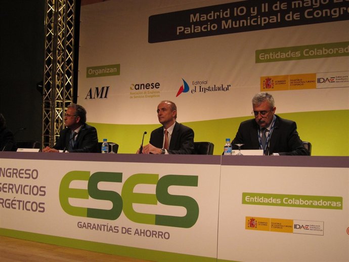 En El Centro, El Ministro De Industria, Miguel Sebastián