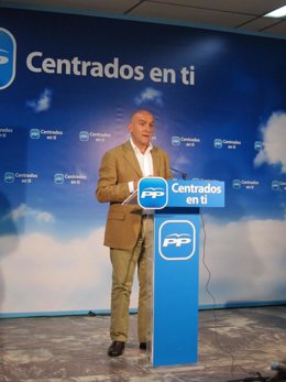 Jesús Julio Carnero Durante La Presentación Del Programa