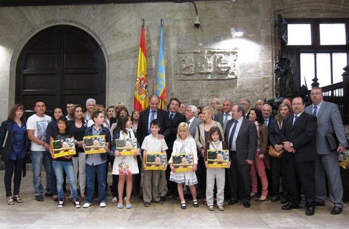 Camps Entrega A Niños Kits Para La Diabetes