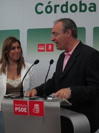 Susana Díaz afirma que los ciudadanos tienen "más derechos" con el PSOE y con el PP tienen "más derecha"