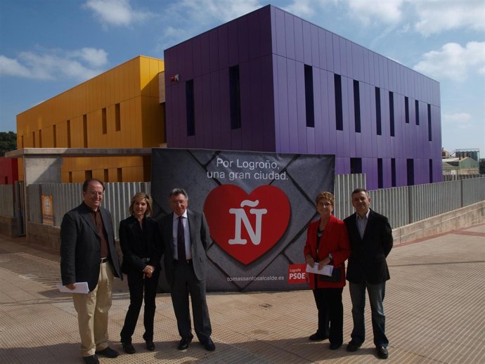 Santos Y Otros Candidatos, En La Presentación