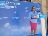 Cospedal pide a Chacón que abandone las "campañas de promoción personal" y haga propuestas