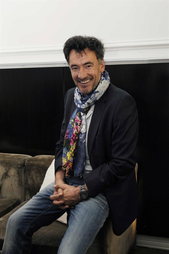 El Actor Francis Lorenzo Posa Para EP