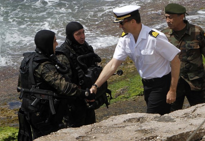 Príncipe Felipe Supervisa Un Simulacro Contra Piratería