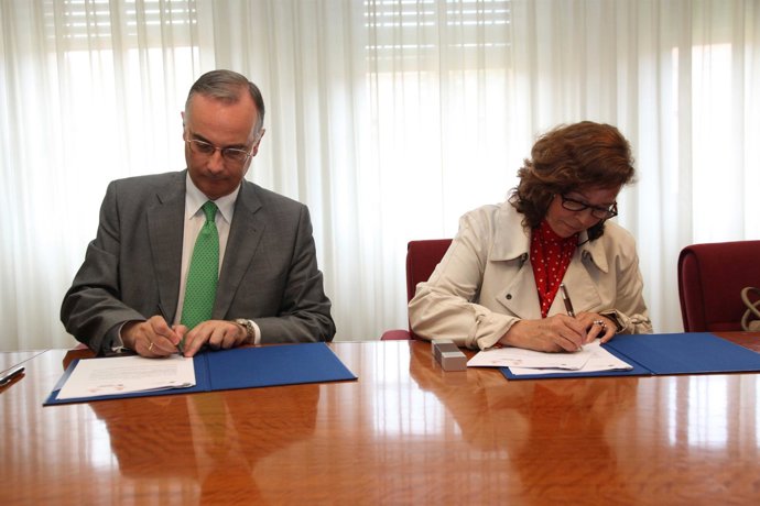 El Rector Del CEU Y La Directora De Cáritas Diocesana De Valencia