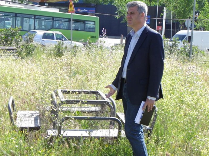 NOTA Y FOTOS: DAVID LUCAS DENUNCIA EL ABANDONO QUE SUFRE EL BARRIO DE PINAR DE M