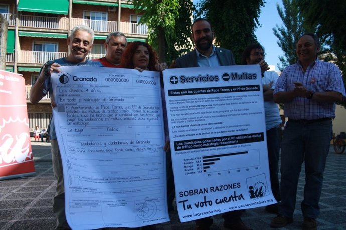IU de Granada critica la recaudación con multas con un ejemplo gigante