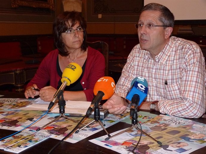 Concejal De Cultura Ayto. De Barbastro, Santiago Lisa, Y Consejera De Cultura