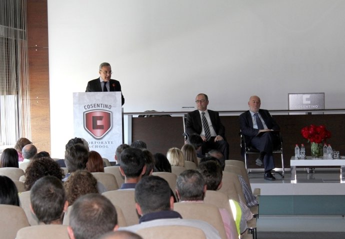 Francisco Martínez Cosentino En La Presentación De Su Escuela
